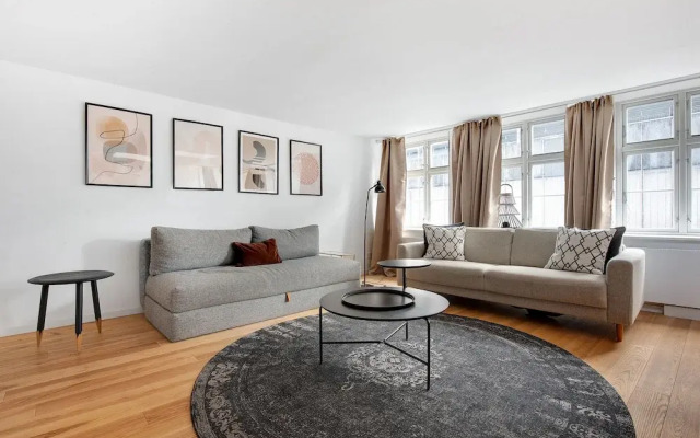 Sanders Regent - Treasured 3-bdr Apt With Terrace