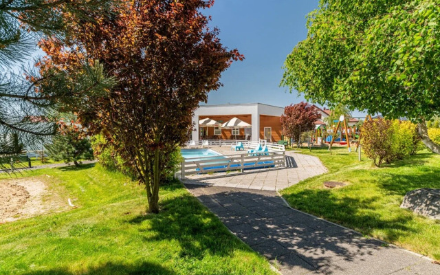 Holiday Homes With Pool, Close to the Beach