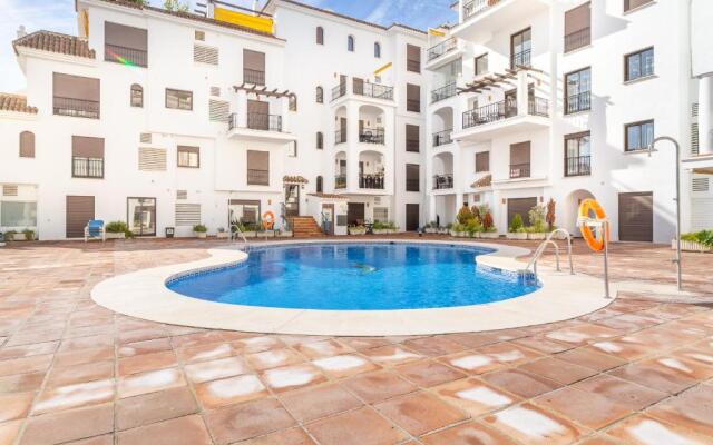2261-Superb apt on the beach, on Duquesa harbour