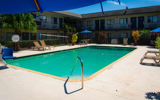 Motel 6 Lantana, FL