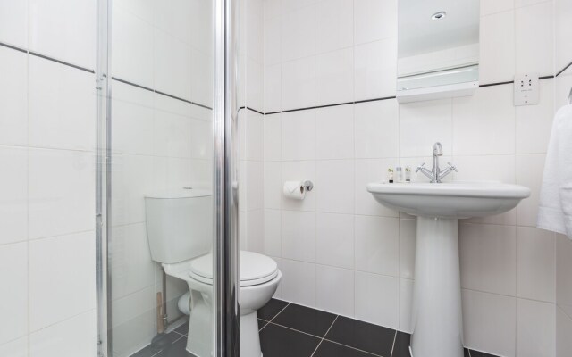 "Sunny Terrace, 3bed House In Maidstone"