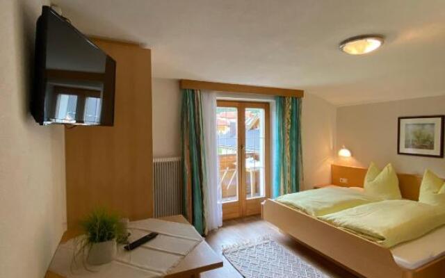 Aparts Handle und Haus Bergblick