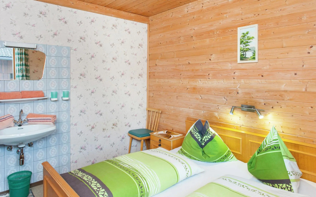 Sunny Hillside Apartment in Mittersill near Public Transport