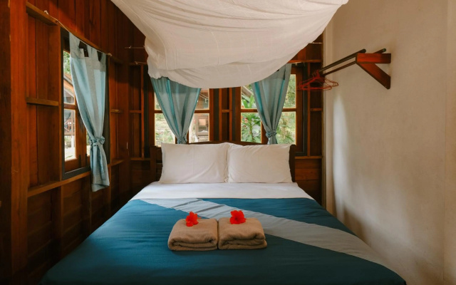 Joy Bungalow – Guest Rooms – Nuea Khlong
