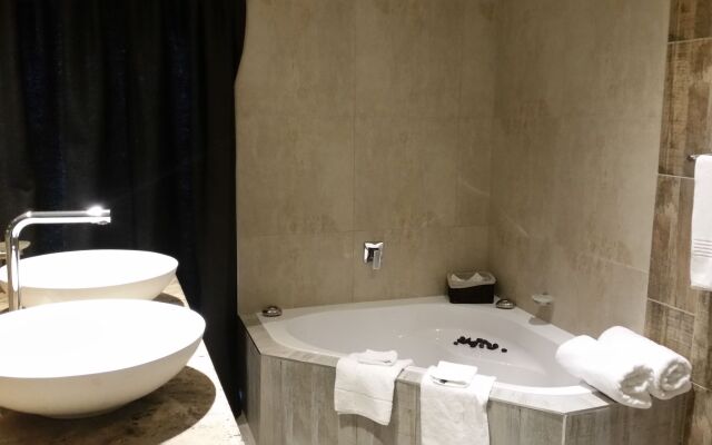 Waterfalls Boutique Hotel