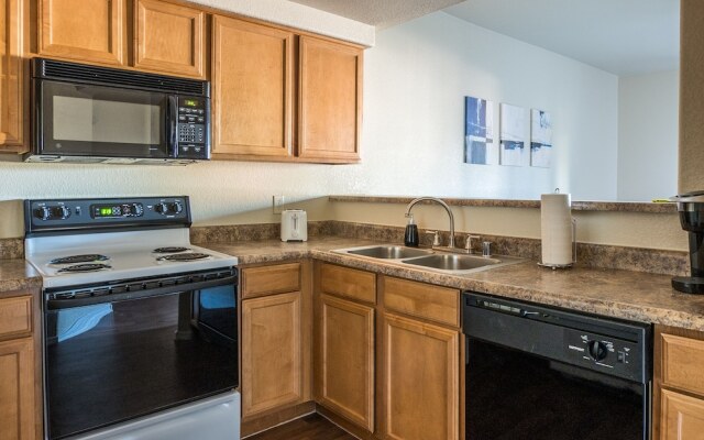 1 BR Apt with Parking by Frontdesk