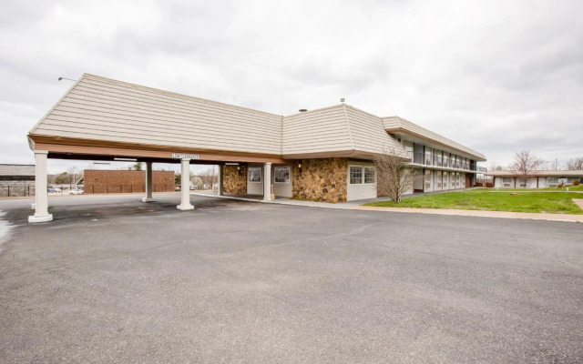 OYO Hotel Lebanon MO I-44