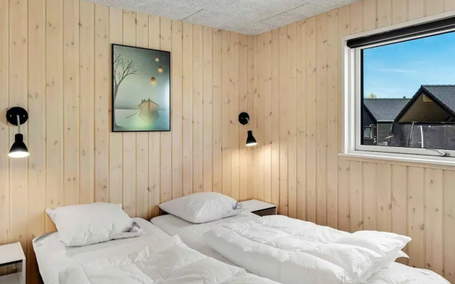 5 Star Holiday Home in Dronningmolle