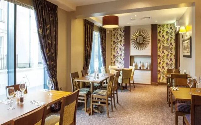 Premier Inn Lauriston Place