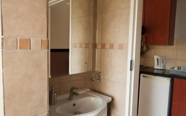 Oakelands Studio Apartments