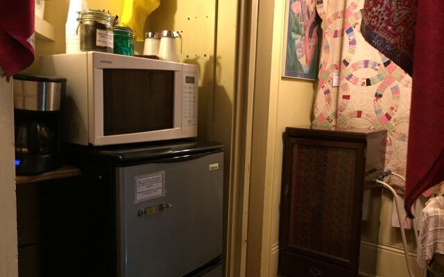 1870 Banana Courtyard French Quarter B&B