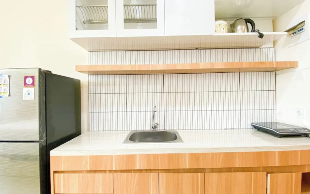Comfortable And Modern Studio Apartment At B Residence