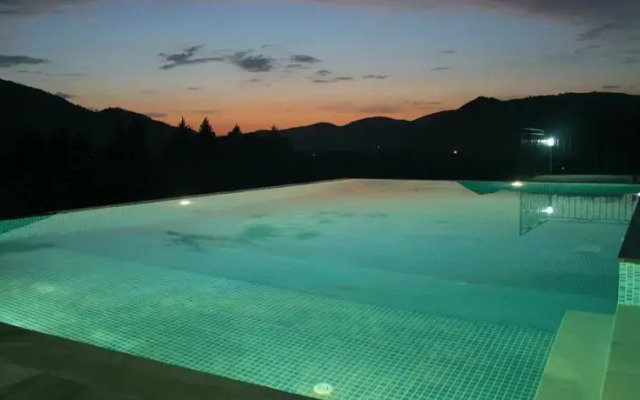 5 Kaza Hotel