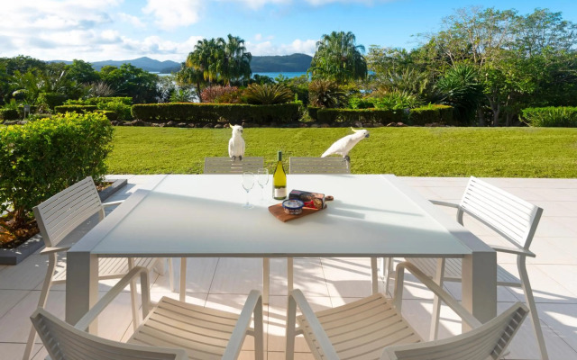 Lagoon Beachfront Lodge 006 on Hamilton Island by HamoRent