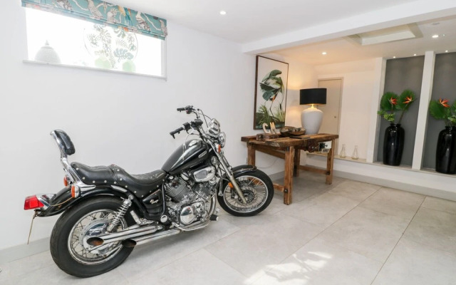 Capel Mawr, Basement 19