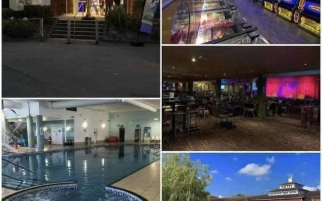 Caravansleeps8-fireplace-petsok-golf-gym-pool
