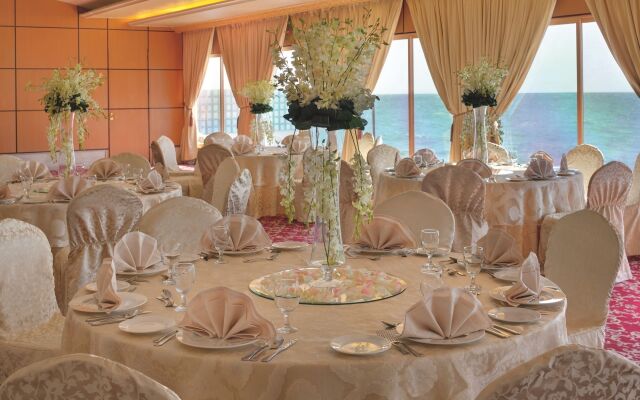 Al Nawras Island Resort