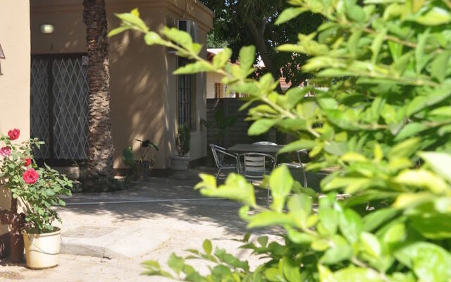 Crown Guest Lodge