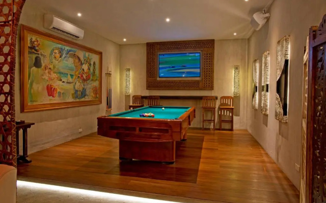 Costabella Tropical Beach Hotel