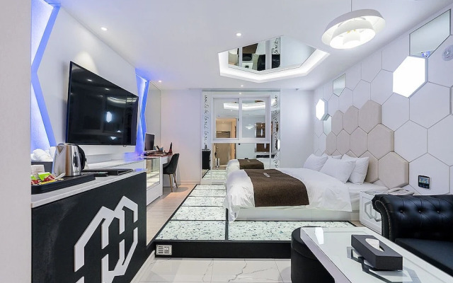 Theban Hotel