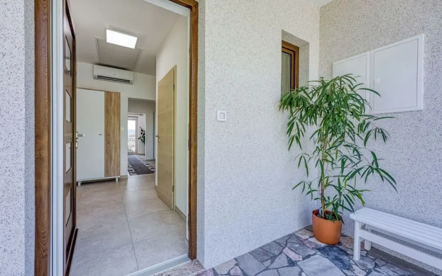 Apartment Smode With Bayview