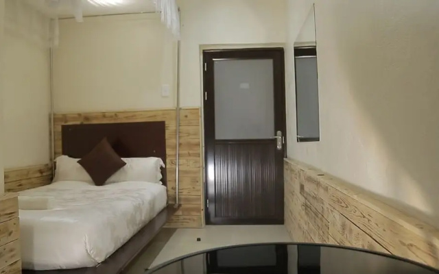 Commonlens Inn Hotel.