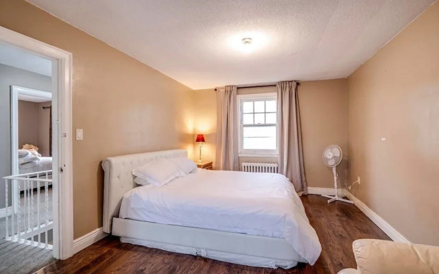 Convenient & Comfortable Manor