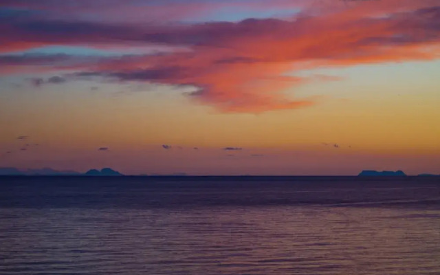 1 Line Beachfront Apartment With Stunning sea View