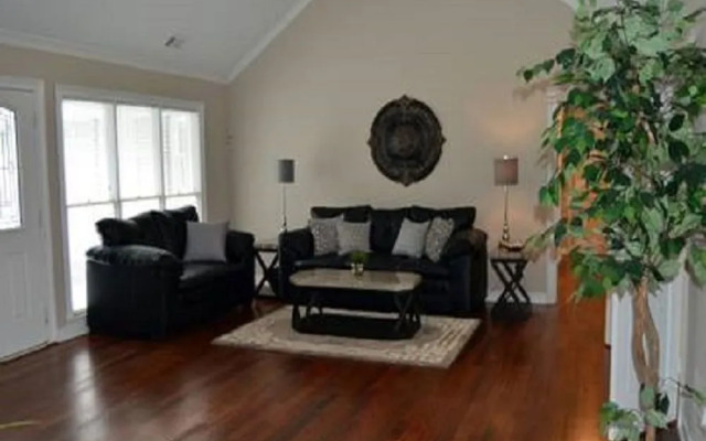 Opis Realty - Custom Metro Atlanta Home