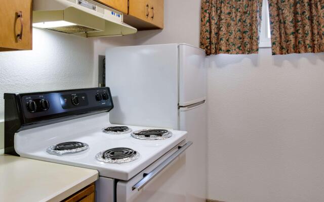 Bend Inn & Suites