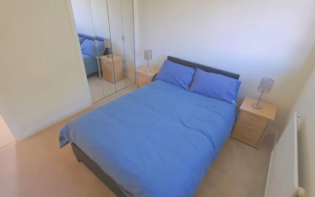 Bright and Spacious Holiday Home in Bradley Stoke