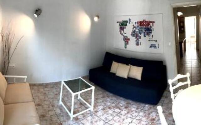 100m From The Beach Cosy Apartment