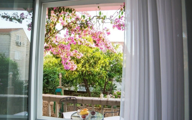 Apartments Bungevilla