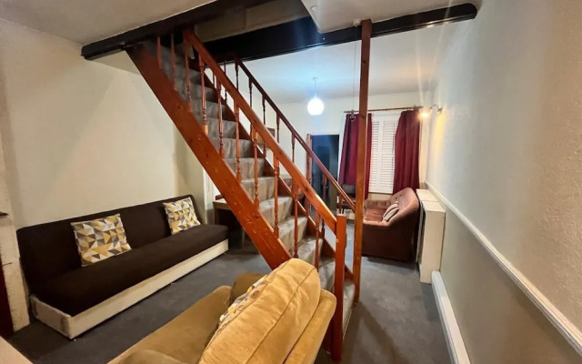 Spacious Four-bedroom House With Garden in Wembley