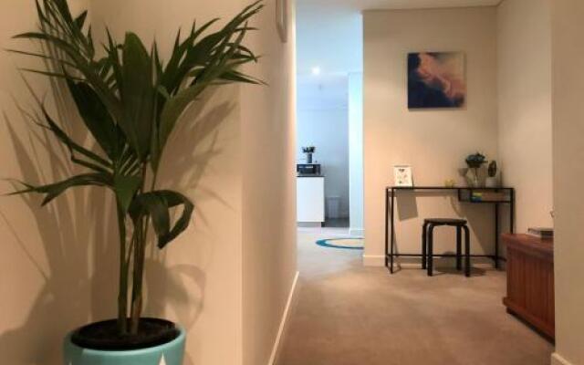 Exquisite Family Home +Parking, Close to CBD
