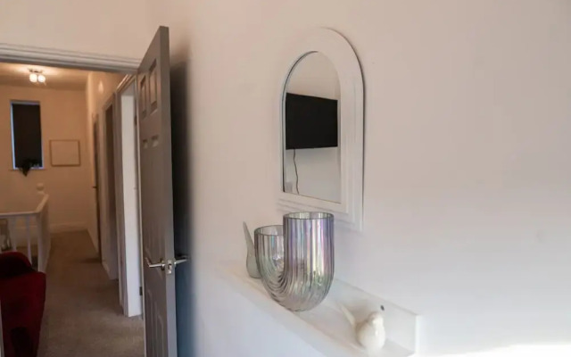 Manchester - 4 Beds - Sleeps 7 - Street Parking