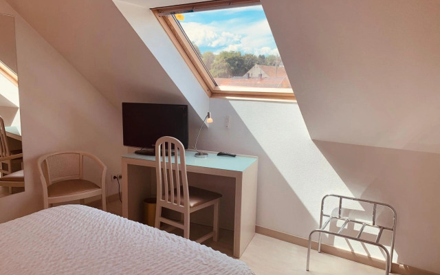 Logis Hôtel Au Lion Rouge