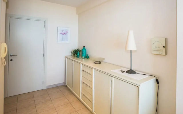 Apartment With Frontal Sea-views