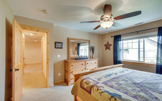 Cozy Ronald Retreat w/ Community Amenities!