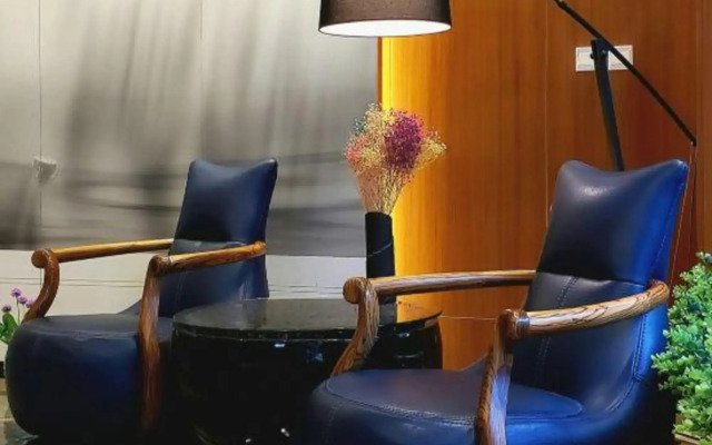 Xingguang Holiday Hotel (Zhengzhou Zijing East Street Metro Station)