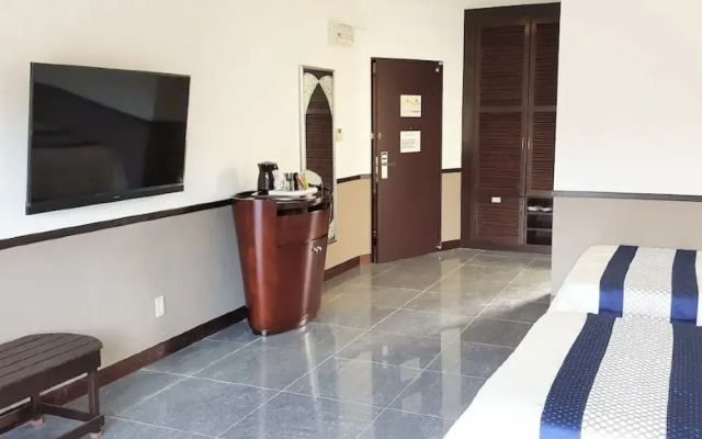 Hundred Days Hotel