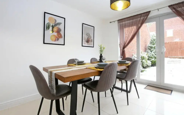 Detached 4 Bed-ultrafast Wifi,garden,free Parking