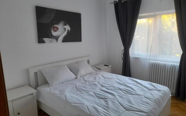 Inchiriez apartament in regim hotelier cu 2 camere