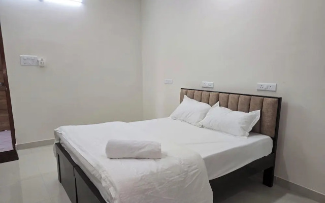 Om Sri Vigneshwara Palani Grand Hotel