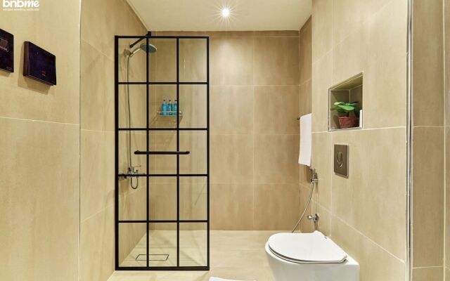 bnbmehomes-3BR Apt with Pvt Balcony-B1