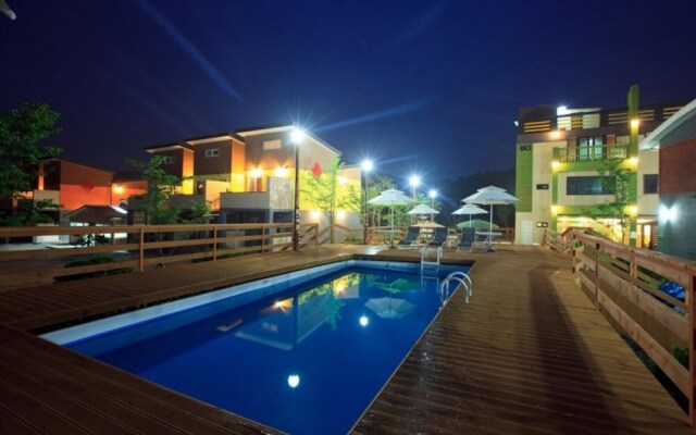 Gyeongju Heimisch Pool Villa