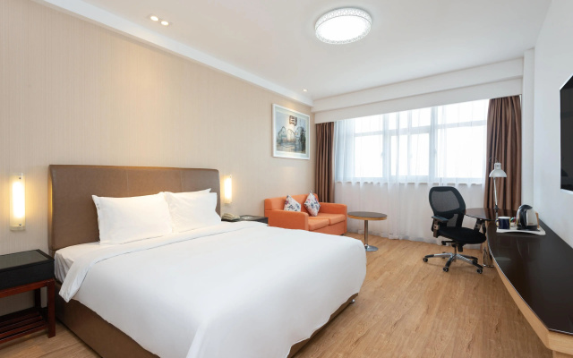 Holiday Inn Shanghai Jing'an by IHG – Guest Rooms – Shanghai