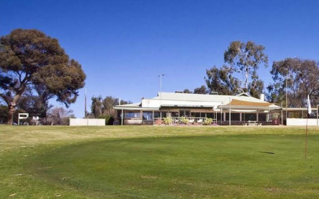 Riverside Golf Club Holiday House
