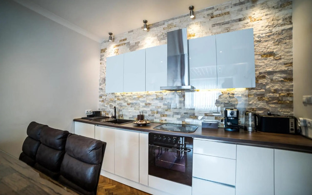 Apartment Antique Theatre 2