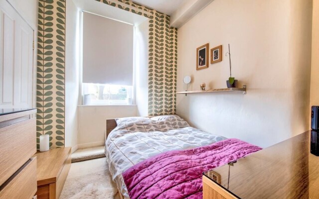 Cute Private Door 2 Bed Apartment on Easter Road